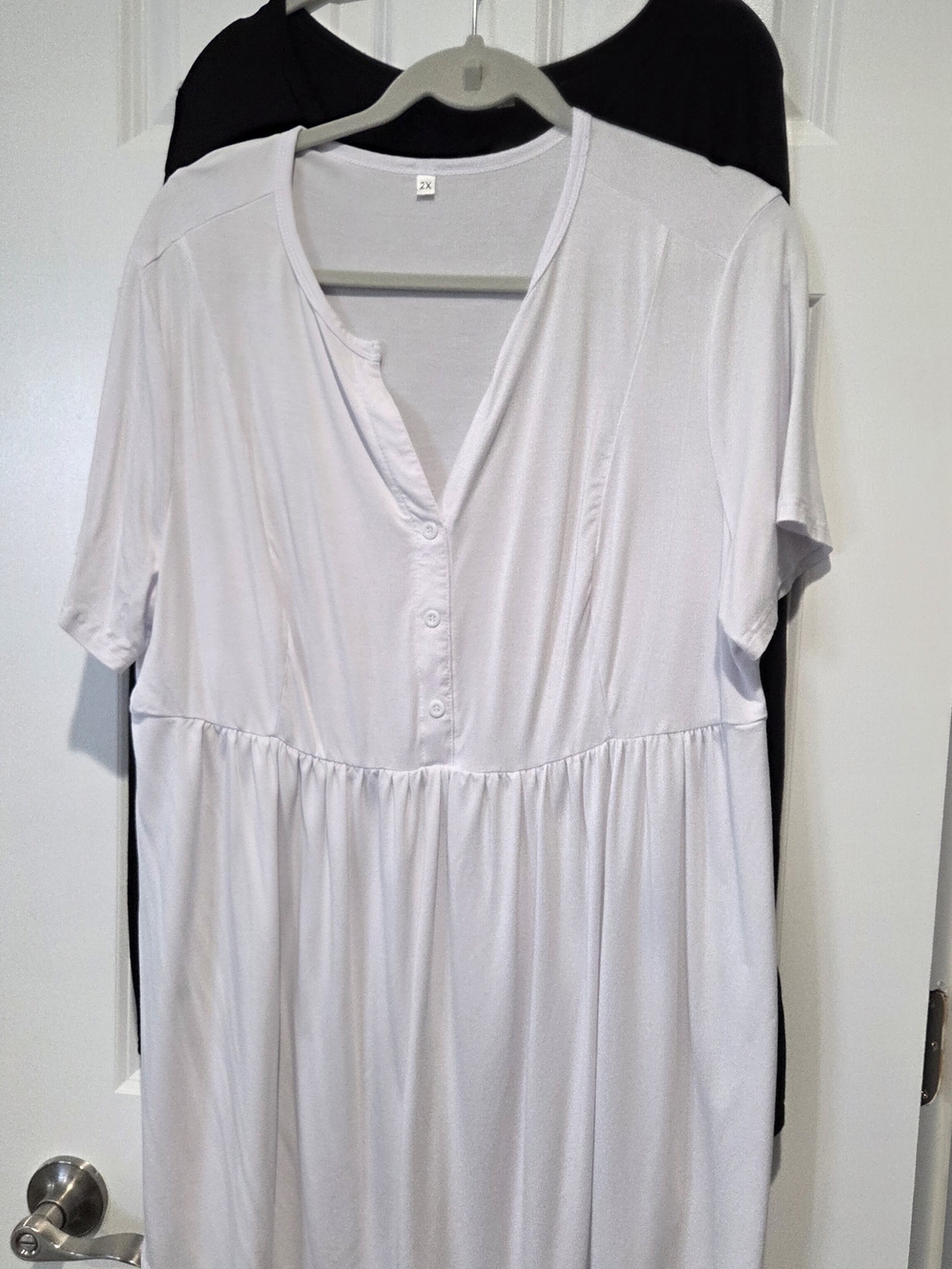 Women’s White & Back Short-Sleeve Button V-Neck Tunic